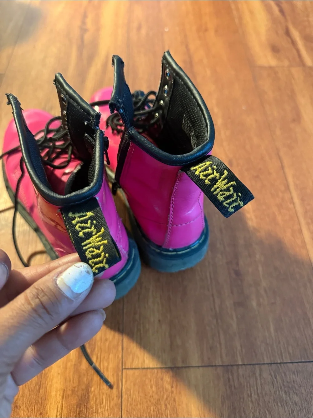 Dr. Martens bold hot